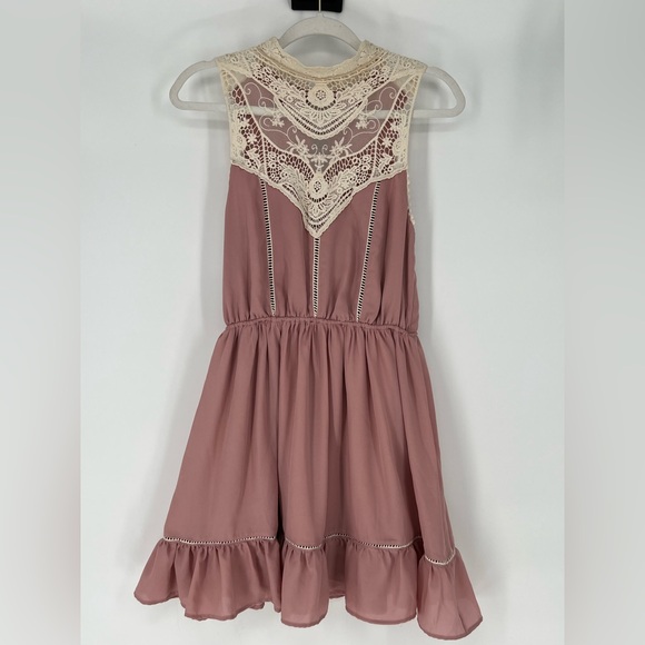 ALTAR’D STATE NWOT DUSTY ROSE ECRU LACE DRESS,‎ LINED, BACK BUTTON CLOSE, LOVELY - Picture 1 of 7